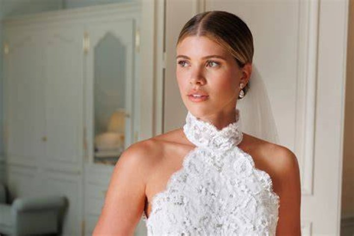 All the details behind Sofia Richie’s simple and timeless bridal beauty