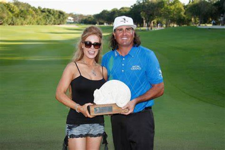Golfer Pat Perez&rsquo;s Wife Ashley Perez Takes Massive Shot at Tiger Woods