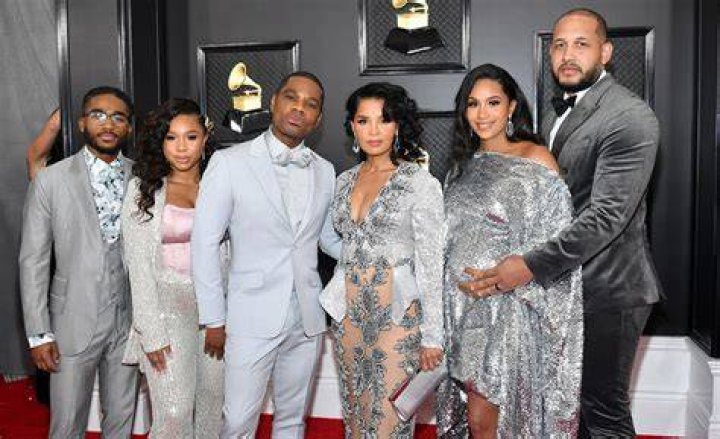 Kirk sends prayers to Kobe's family at Grammys &mdash; EEW Magazine