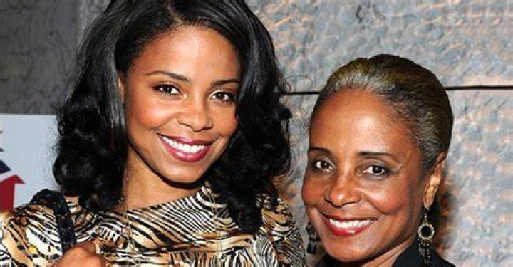 Sanaa Lathan and her mom Celebrity families, Sanaa lathan, Celebrities