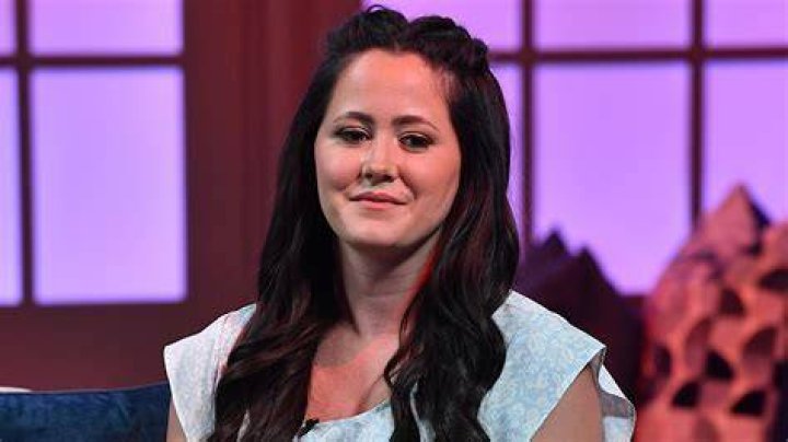 Teen Mom Jenelle Evans goes braless & shakes hips in raunchy TikTok